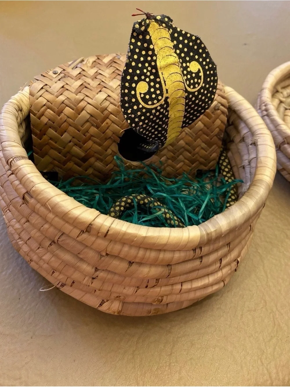 Basket with fake moving snake when Lid is remove.